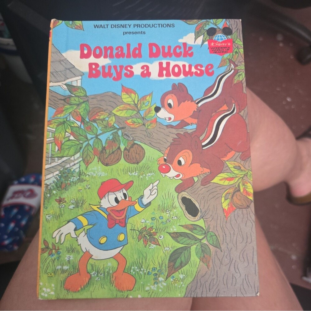 Vintage 1986 Walt Disney's Donald Buys a House Book